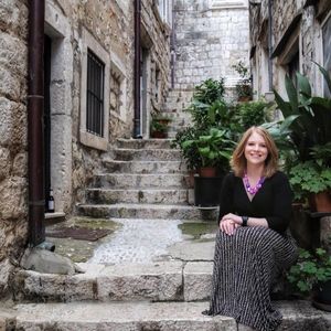 Meet your Posher, Cassandra